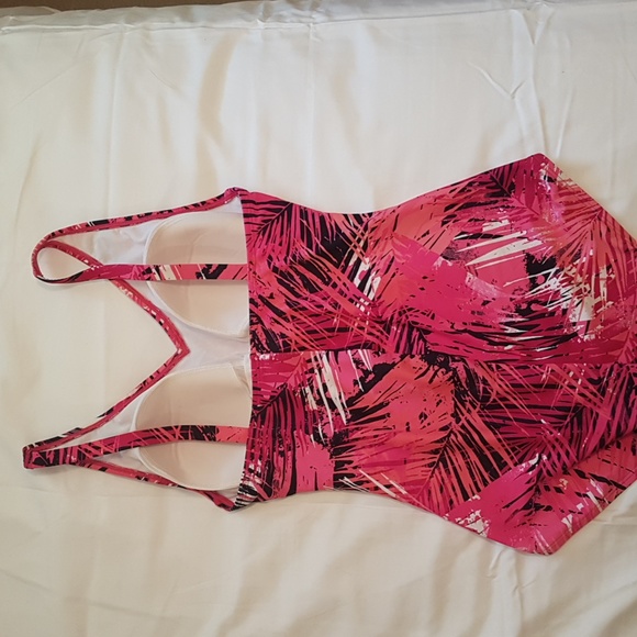 Swimsuit - Picture 3 of 8